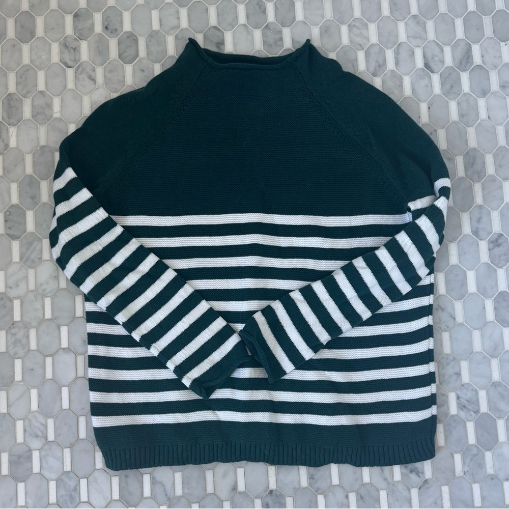 Alice Walk The Cotton Mockneck in Stripe, Emerald Green, White